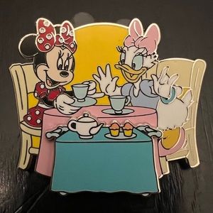 Disney Limited Edition Minnie and Daisy Duck Tea Party Pin